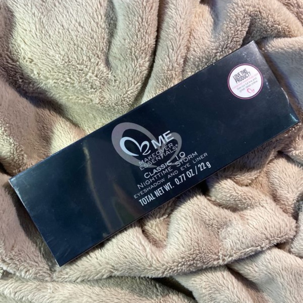 Makeover Essentials Eyeshadow and Eyeliner Palette
